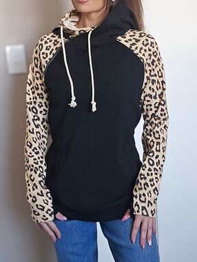 Ampersand Ave Leopard Sleeve Hoodie Size M Black Animal Print Cozy Pullover